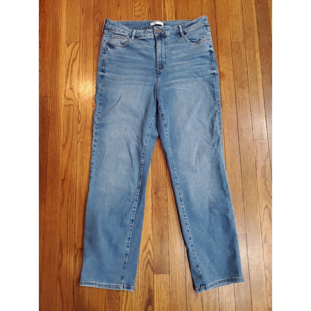 EUC Nine West Women's Hi Rise Slim Straight 16 Lt/ Med Wash Stretch Straight Leg